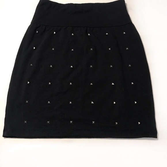 ARITZIA/TALULA SKIRT WITH STUDS - Picture 1 of 1